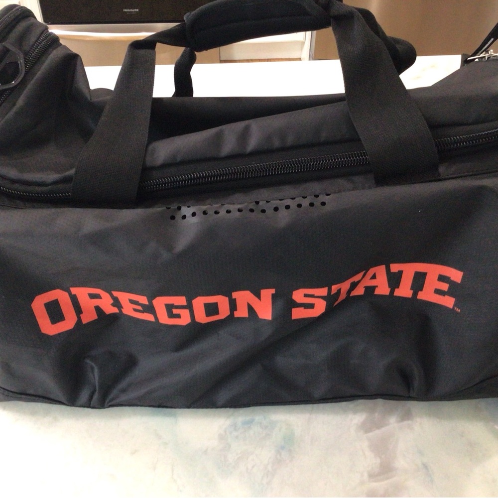 Nike Oregon State Duffle Bag. Excellent condition. Black.